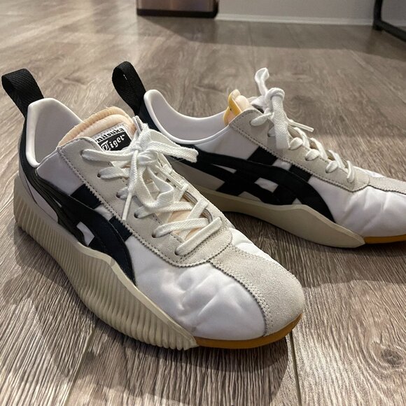 Onitsuka Tiger ACROMOUNT - Men 8 / Women 9.5 - Picture 1 of 9